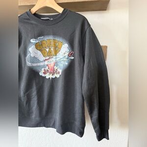 Green Day|Charcoal Gray Graphic Crewneck sweatshirt, like new—Medium•••band tee